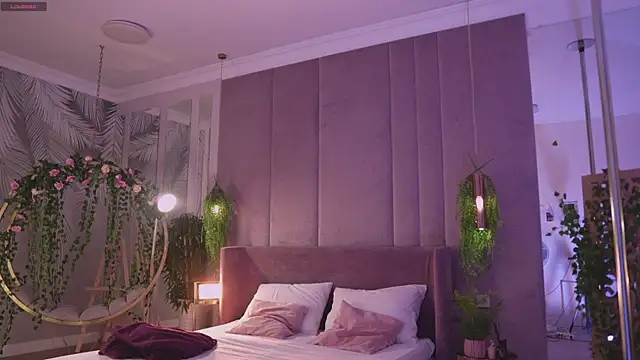 Smiley Mia online show from November 22, 5:10 am