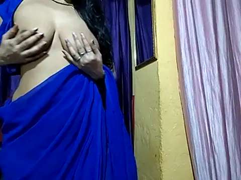 poojaxxx65 online show from February 24, 12:32 am