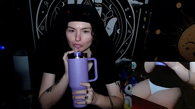 BrandiWRLD 999 online show from October 1, 9:09 pm