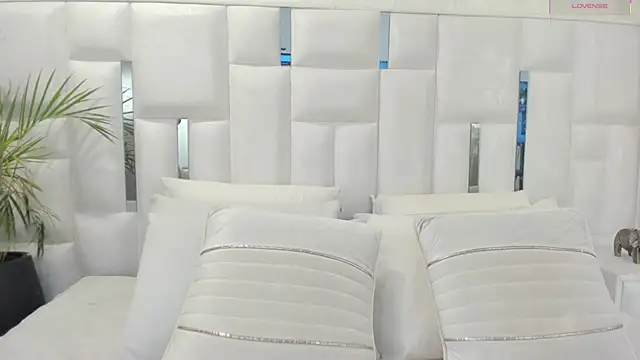 im nika  online show from November 10, 12:33 pm