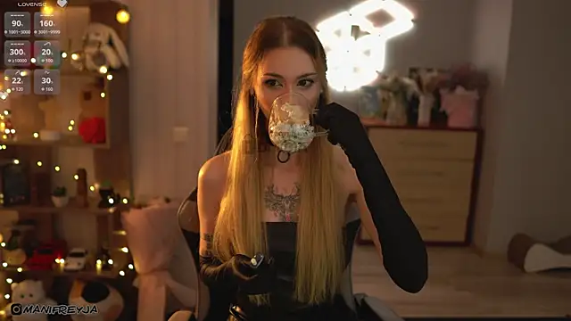 ManiFreyja online show from October 8, 8:46 pm