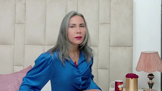 AmandaMartinez  online show from April 13, 1:23 pm