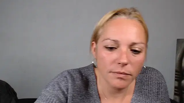 Doucelouve9 online show from December 18, 5:29 pm