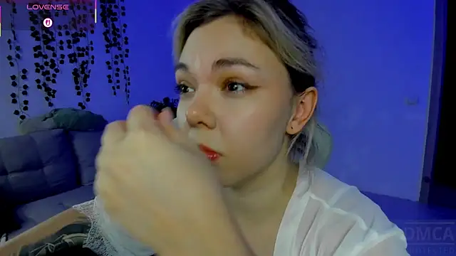 whoa-hoa-hoa-hoa-hoa online show from November 13, 5:45 pm