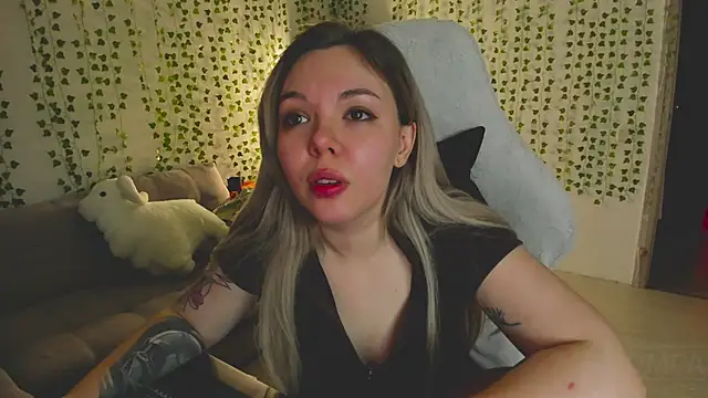 whoa-hoa-hoa-hoa-hoa online show from February 22, 7:04 pm