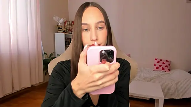 Snapshot of your_emily_ chatting on October 1, 9:14 am your emily online show from October 1, 9:14 am