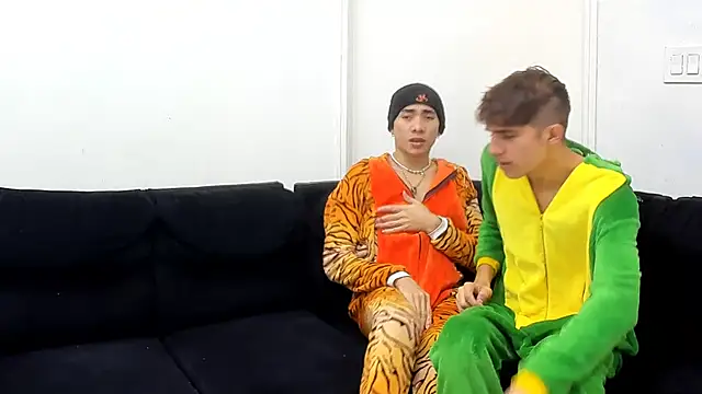 Snapshot of StrawwBoys chatting on September 14, 11:08 am StrawwBoys online show from September 14, 11:08 am