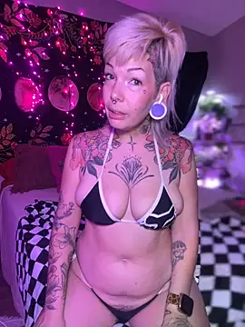 Eva Monroe- online show from December 1, 5:15 pm