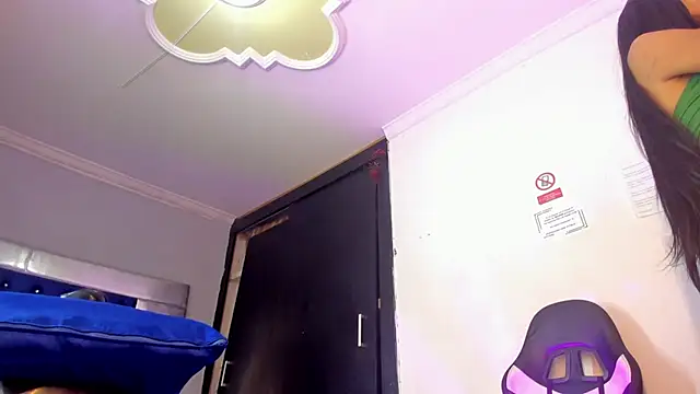 Eyleen Santos online show from February 10, 8:01 pm