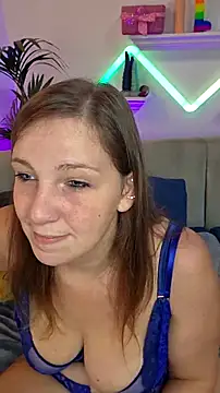 AmazingCurvy online show from September 8, 9:47 pm