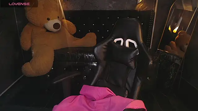 Kitty fox b online show from March 12, 1:14 pm