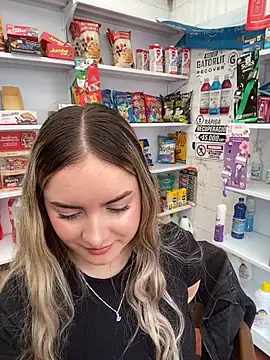 imlindapink online show from April 15, 4:40 pm