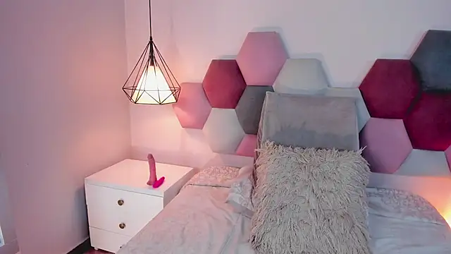 LaraGoldd online show from November 6, 1:00 am