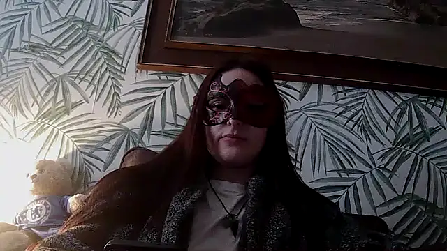 LexiSnowUK online show from April 27, 8:33 am