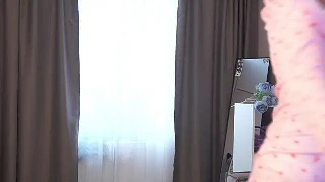 norakisses online show from March 2, 7:15 am