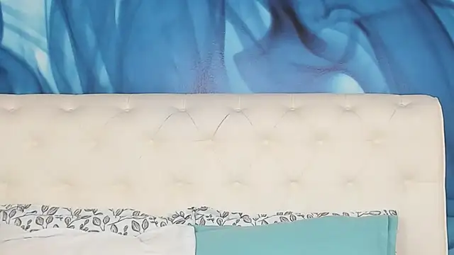 SkinnyDolly online show from October 20, 2:03 am