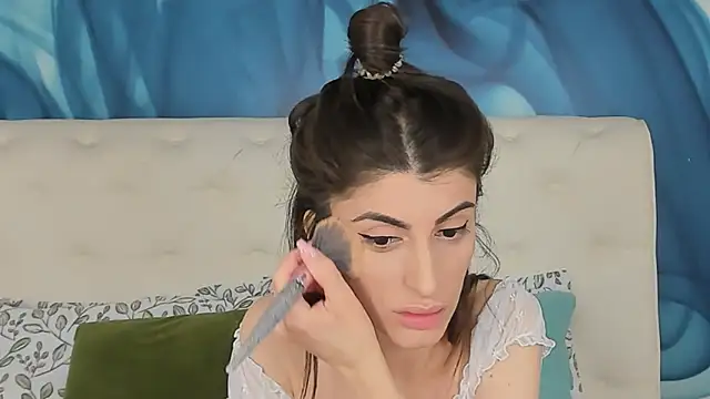 SkinnyDolly online show from October 31, 3:30 am