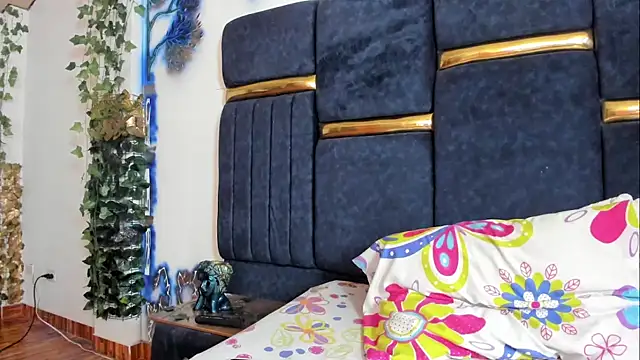 skaysanchez1 online show from February 12, 7:15 pm