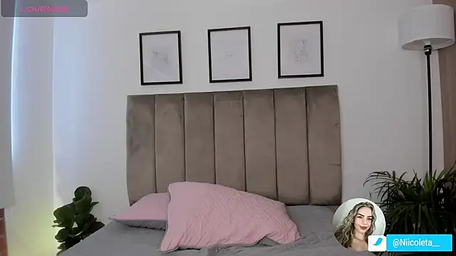 Niicoleta online show from November 12, 8:40 pm