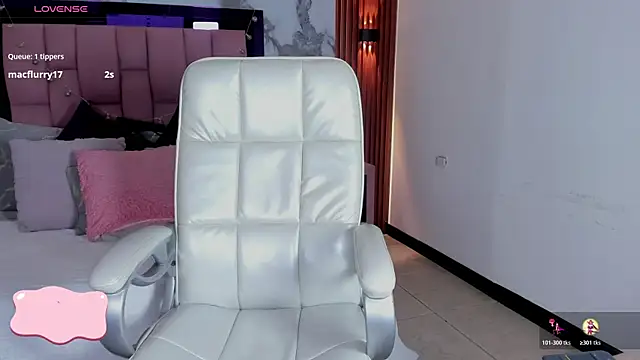 Jeen Taylor online show from October 29, 9:06 pm