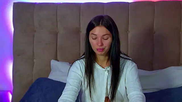 AlexandraBloom online show from September 25, 6:28 pm