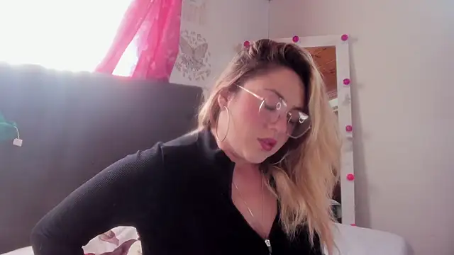 miss julietaa online show from December 1, 3:26 pm