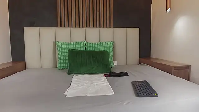 JaylaScott   online show from October 23, 12:33 pm