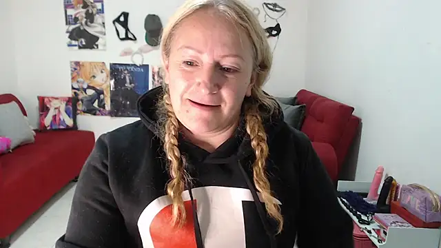 Snapshot of emperabigbootybigass chatting on October 6, 12:22 pm emperabigbootybigass online show from October 6, 12:22 pm