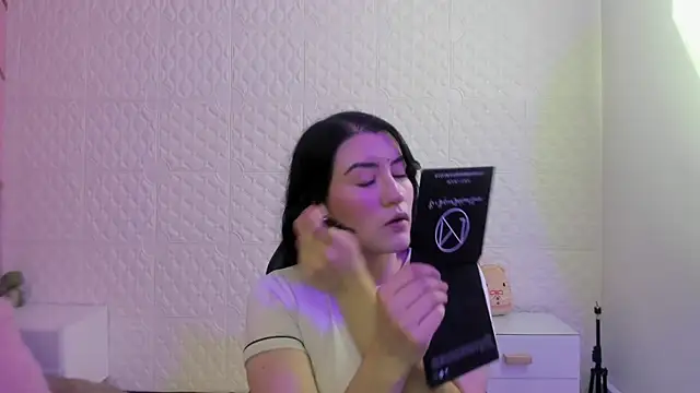 Violetaa diazz online show from May 22, 9:35 pm