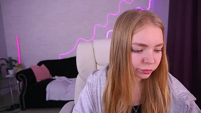 EmilySunshineS online show from December 18, 2:44 pm