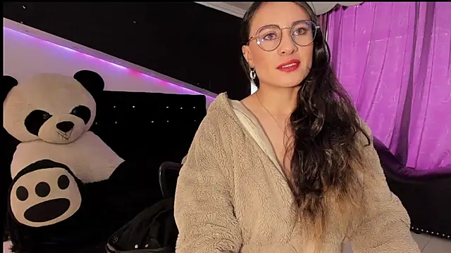 Coral Gibson online show from March 6, 2:01 pm