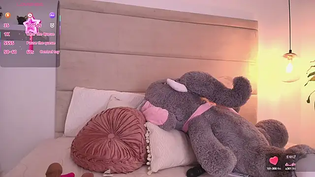 Mollymoon1 online show from September 11, 8:31 pm