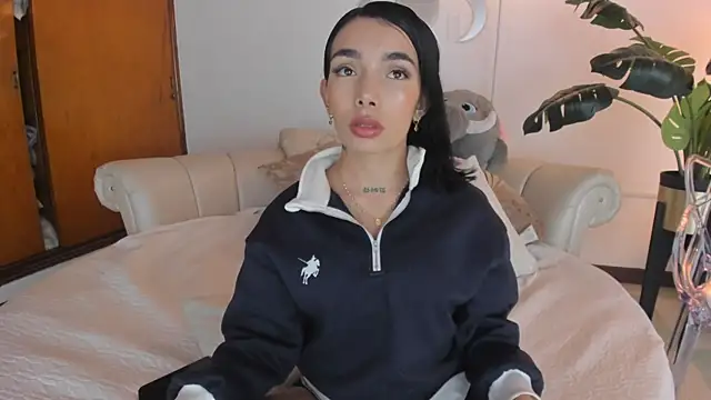 Mollymoon1 online show from April 1, 8:39 pm