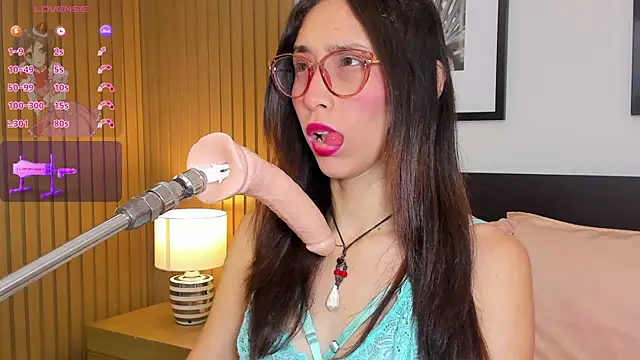 doll bella  online show from April 19, 8:00 pm