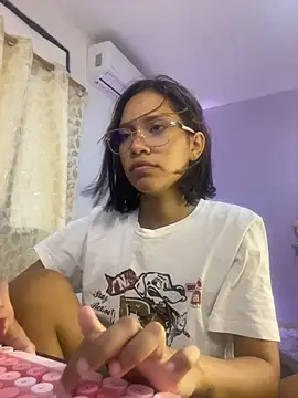 Snapshot of valeriah_7 chatting on October 9, 10:14 pm valeriah 7 online show from October 9, 10:14 pm