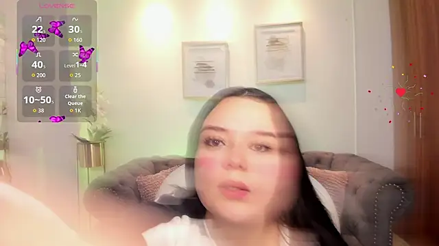 Snapshot of Bella-hadiid chatting on October 19, 12:18 pm Bella-hadiid online show from October 19, 12:18 pm