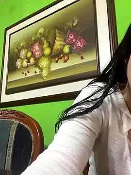 Snapshot of Bella-hadiid chatting on October 6, 4:12 pm Bella-hadiid online show from October 6, 4:12 pm