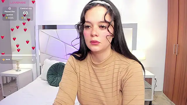 Snapshot of Bella-hadiid chatting on September 27, 12:12 pm Bella-hadiid online show from September 27, 12:12 pm