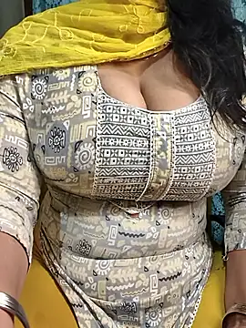 Anamika Kapoor online show from November 7, 12:38 am