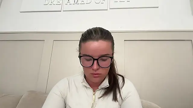 Snapshot of maisiesmithx chatting on September 9, 12:38 pm maisiesmithx online show from September 9, 12:38 pm