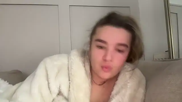 maisiesmithx online show from November 17, 1:01 pm