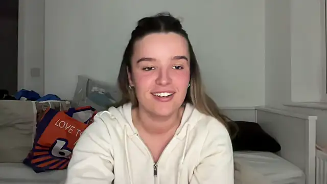 maisiesmithx online show from April 12, 8:55 pm