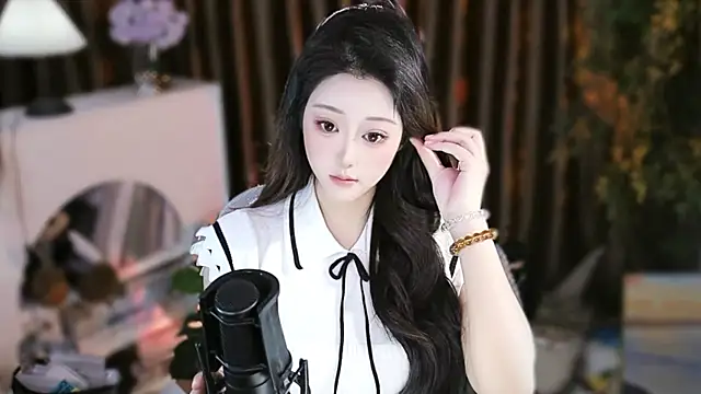 Arwyn-rr online show from November 10, 9:15 am