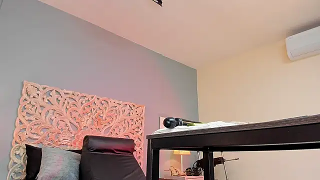 lupeebony online show from September 20, 9:13 pm