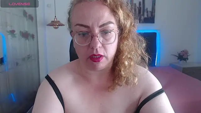 Snapshot of Tania_Goddess_ chatting on October 14, 3:47 pm Tania Goddess online show from October 14, 3:47 pm