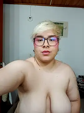 Snapshot of amalia_love chatting on September 27, 6:09 am amalia love online show from September 27, 6:09 am
