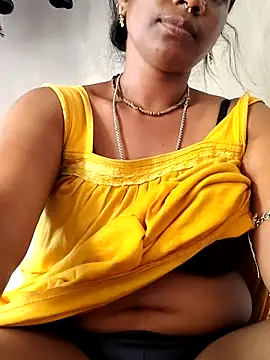 Snapshot of Hotty-dola chatting on October 17, 7:33 am Hotty-dola online show from October 17, 7:33 am