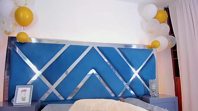 Tiffanymiller00 online show from December 2, 3:47 pm