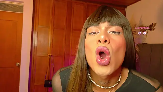 Rouse Hilton online show from April 13, 10:32 pm