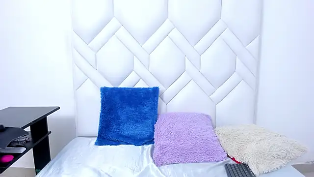 Analia18  online show from November 14, 1:33 pm